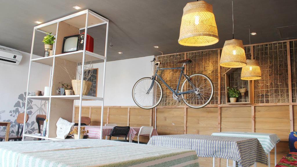 The Goose Cafe And Hostel Ubon Ubon Ratchathani Exteriör bild