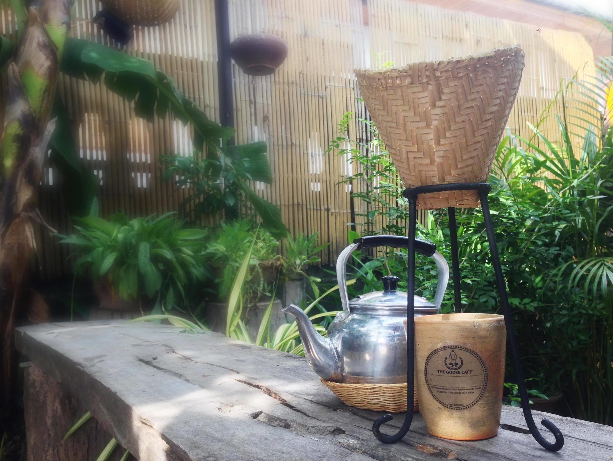 The Goose Cafe And Hostel Ubon Ubon Ratchathani Exteriör bild